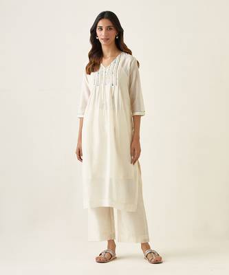 Off white pin tuck embroidered kurta set 1