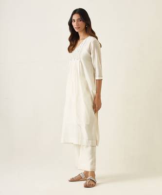 Off white pin tuck embroidered kurta set 2