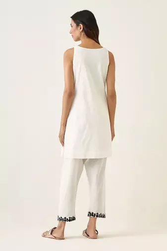 White cotton short kurta set with scarf