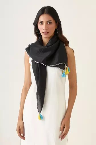 White cotton short kurta set with scarf