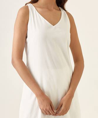 White cotton short kurta set with scarf 5