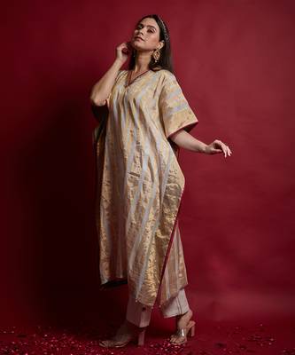 Gold zari stripe kaftan set 2