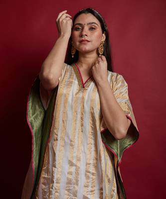 Gold zari stripe kaftan set 5
