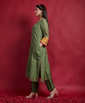 Olive green chanderi embroidered zari striped kurta set 2