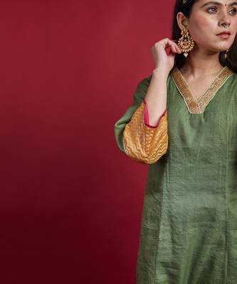 Olive green chanderi embroidered zari striped kurta set 4
