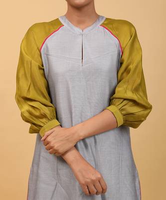 Grey raglan sleeve kurta set with dupatta 4