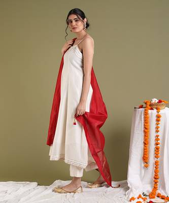 Off white anarkali set with dupatta 3