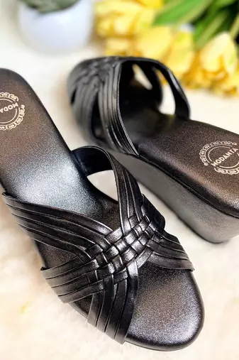 Black criss cross wedges