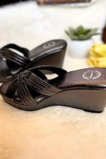 Black criss cross wedges