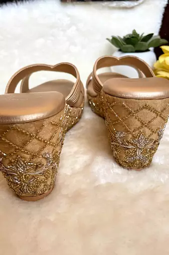 Gold checks wedges