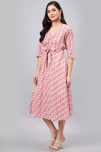 Winered pink zigzag print front knot dress