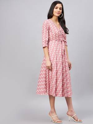 Winered pink zigzag print front knot dress 4