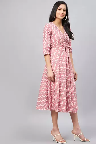 Winered pink zigzag print front knot dress