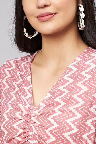 Winered pink zigzag print front knot dress