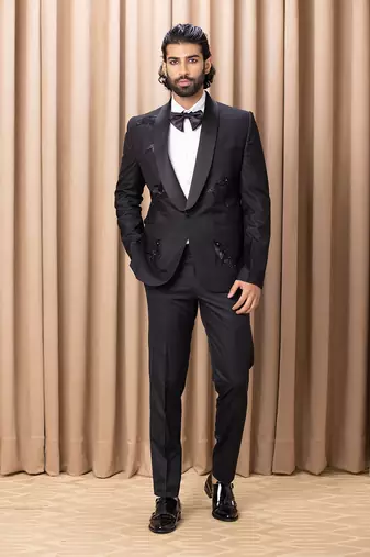Black avad tuxedo set