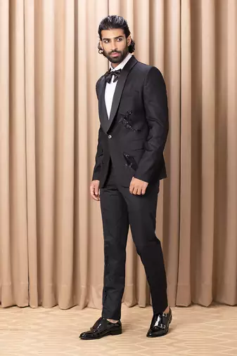 Black avad tuxedo set