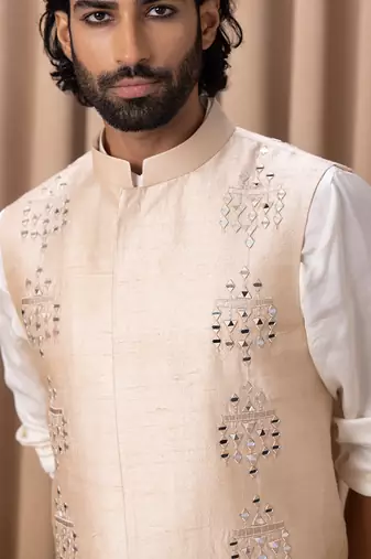 Beige hasan bandi
