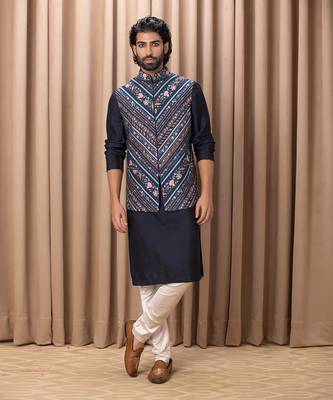 Navy blue lakeer bandi 2