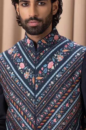 Navy blue lakeer bandi