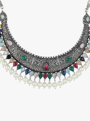 Oxidized stone-studded pearl-tessel necklace and earrings set 1