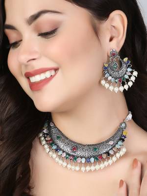 Oxidized stone-studded pearl-tessel necklace and earrings set 3