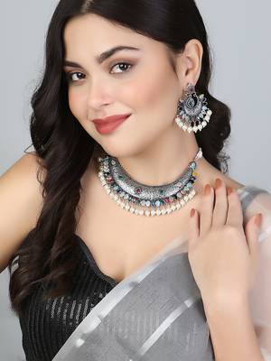 Oxidized stone-studded pearl-tessel necklace and earrings set 5