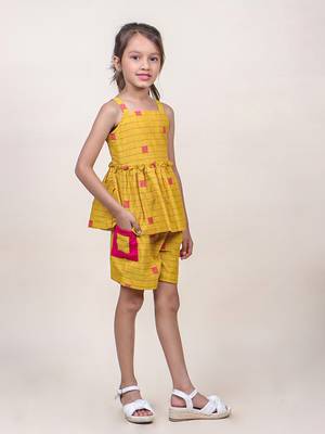 girl's mustard checks cotton top & shorts 1