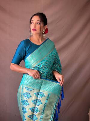 WHITE ELEGANT ORAGANZA SAREE 3