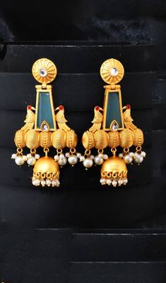 Gold earrings 1