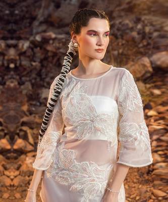 Pearl white embroidered kurta set 4