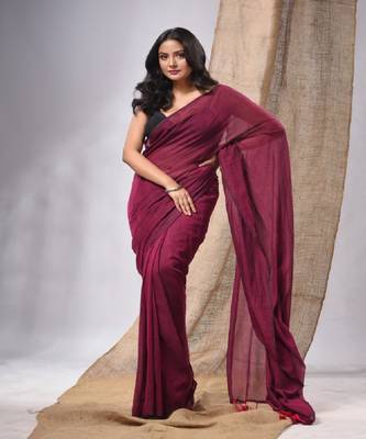 Magenta Cotton Handwoven Soft Saree With Pompom 1