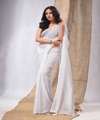 White Cotton Handwoven Soft Saree With Pompom 2