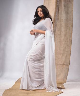 White Cotton Handwoven Soft Saree With Pompom 3