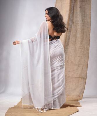White Cotton Handwoven Soft Saree With Pompom 4