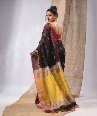 Black Cotton Silk Handwoven Saree With Foral Borders 4