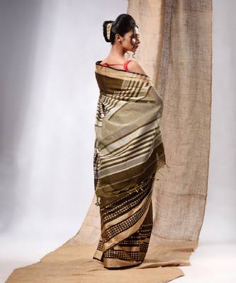 Green Cotton Silk Handwoven Saree With Texture Borders 4