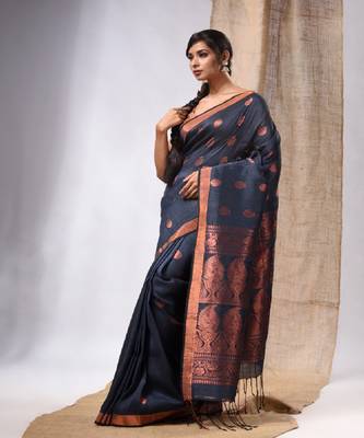 Grey Linen Handwoven Saree With Zari Woven Nakshi Design 2