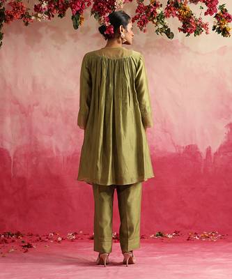 Chartreuese green kumudani short kurta set 2