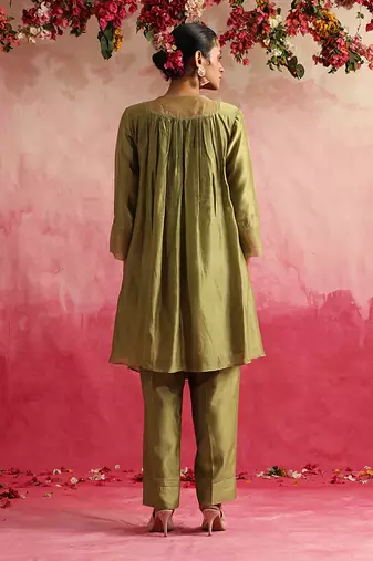 Chartreuese green kumudani short kurta set