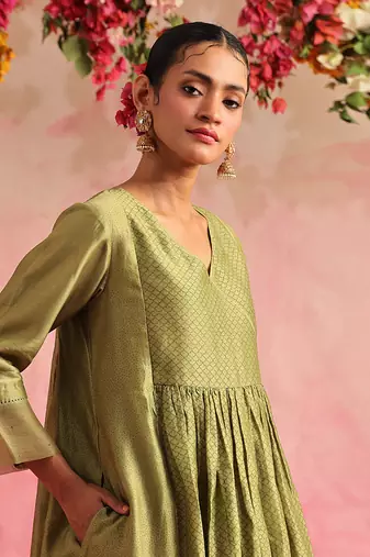 Chartreuese green kumudani short kurta set