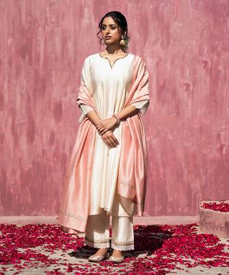 Off whitte handloom chanderi silk scalloped kurta set 1