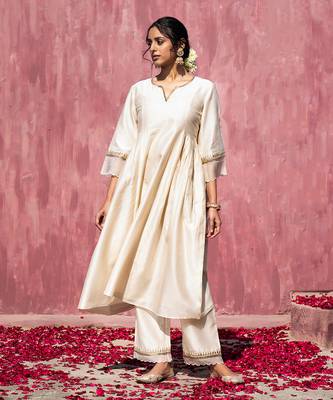 Off whitte handloom chanderi silk scalloped kurta set 2