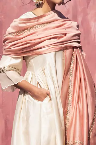 Off whitte handloom chanderi silk scalloped kurta set