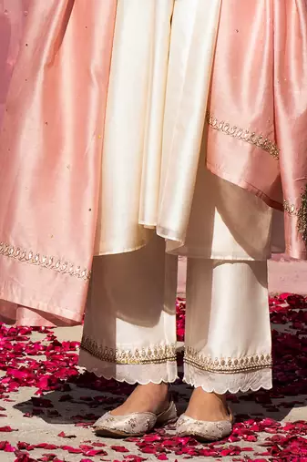 Off whitte handloom chanderi silk scalloped kurta set