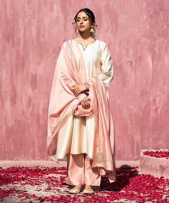 Off whitte handloom chanderi silk kurta set 1