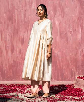 Off whitte handloom chanderi silk kurta set 2