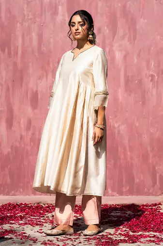 Off whitte handloom chanderi silk kurta set