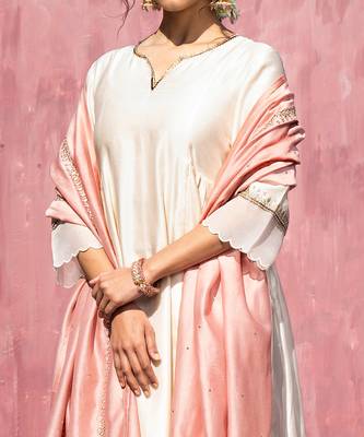 Off whitte handloom chanderi silk kurta set 4
