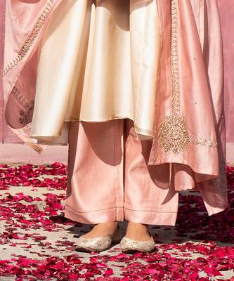 Off whitte handloom chanderi silk kurta set 5