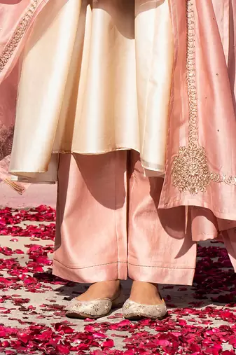 Off whitte handloom chanderi silk kurta set
